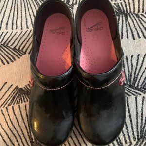 Dansko Womens Pink Ribbon Breast Cancer Awareness